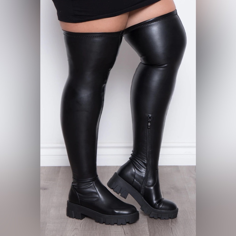 Curvy Sense Over The Knee Combat Boots. Black. W7. Brand New.
